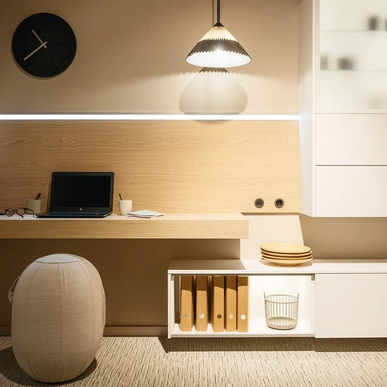 850Wx640H-1main-le-bureau-de-Sophie-St-Bonnet