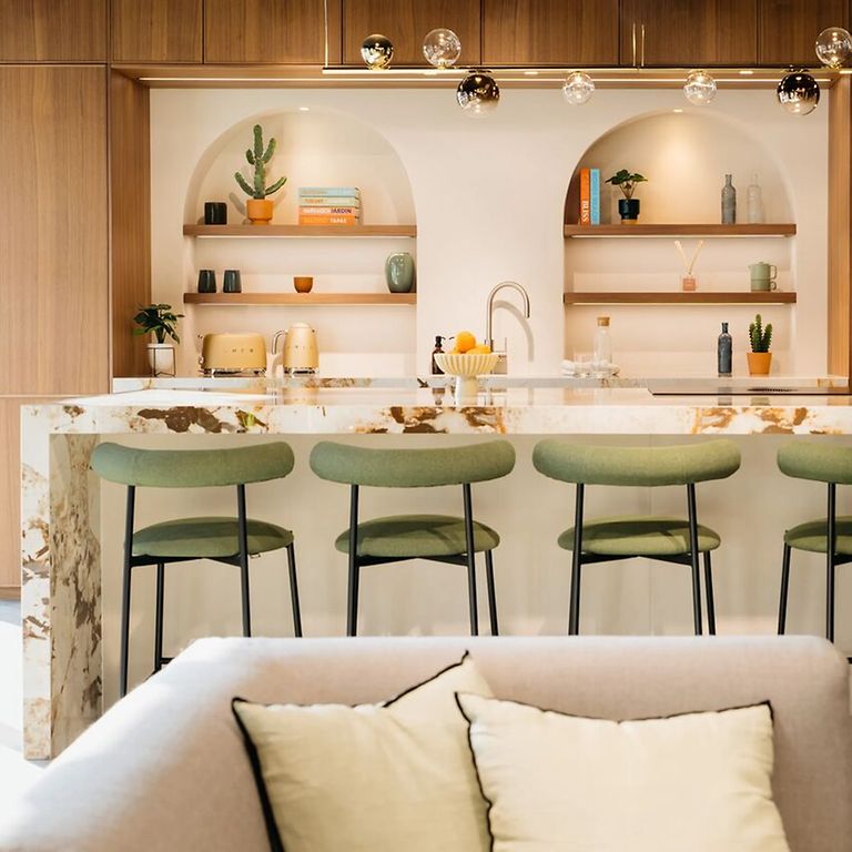 850Wx640H-1.main-la-cuisine-dAlison-et-Florian-salon