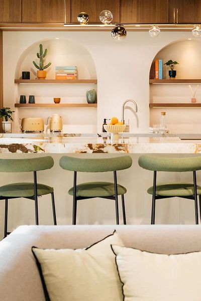 850Wx640H-1.main-la-cuisine-dAlison-et-Florian-salon