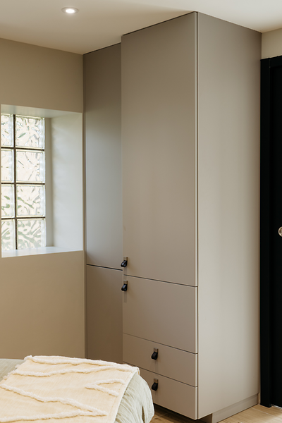 1.main_le_dressing_dIris_stetienne